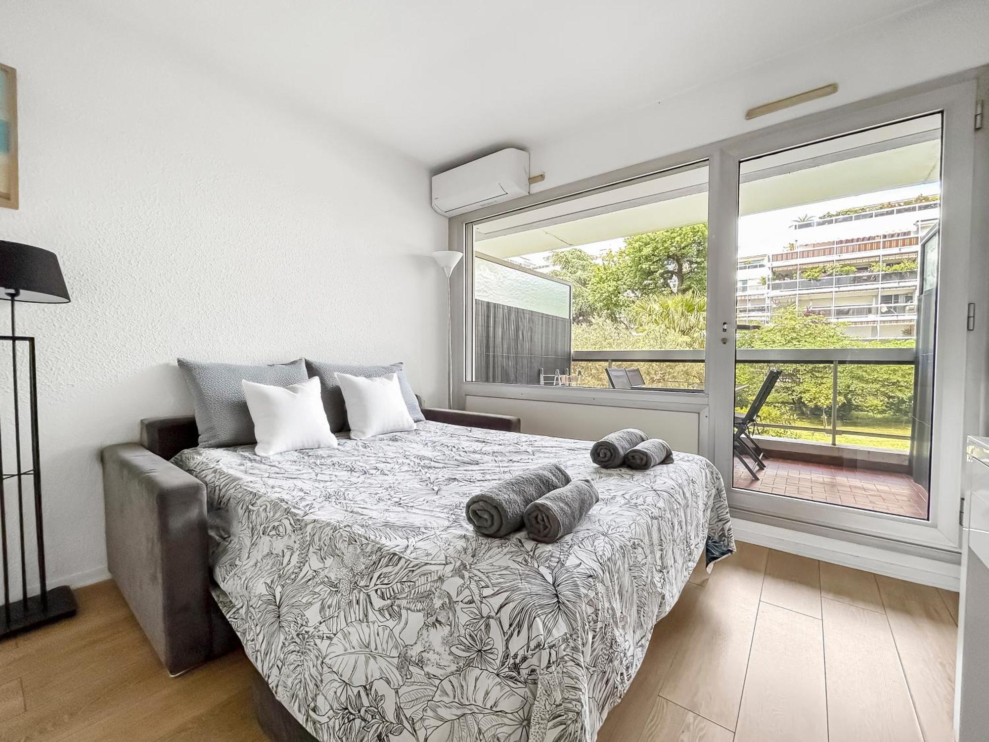 Joli Studio 4Pers Piscine Tout Confort Juan-les-Pins Ngoại thất bức ảnh