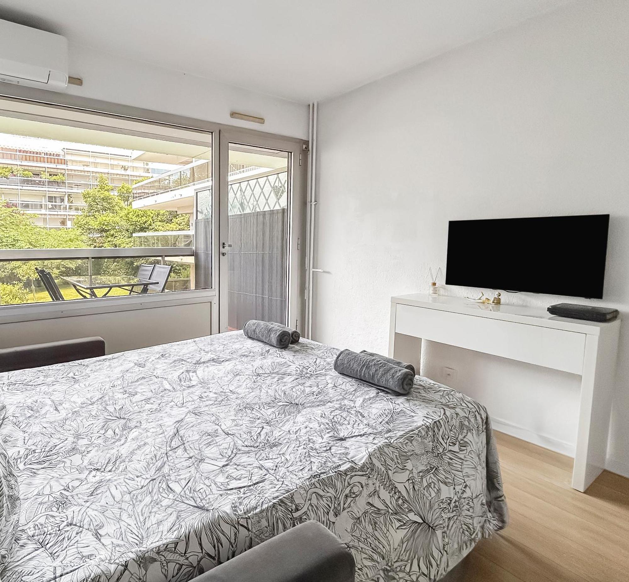 Joli Studio 4Pers Piscine Tout Confort Juan-les-Pins Ngoại thất bức ảnh